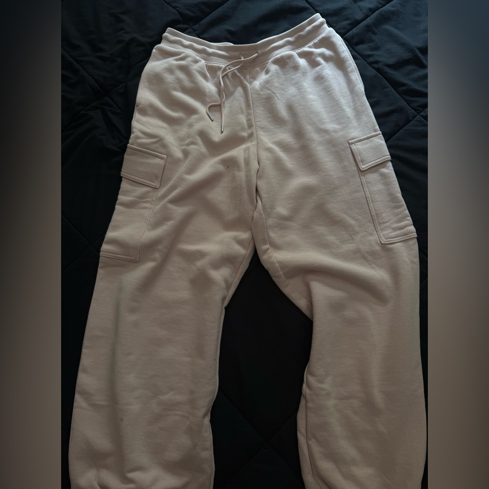 Uniqlo Beige Cargo Sweatpants
